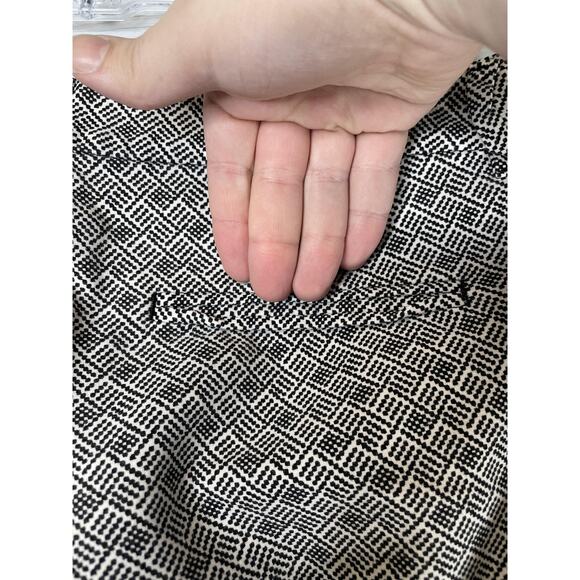 Old Navy Pants Womens 8 Black White Geo Harper Mid-Rise Cropped Stretch - Picture 8 of 12